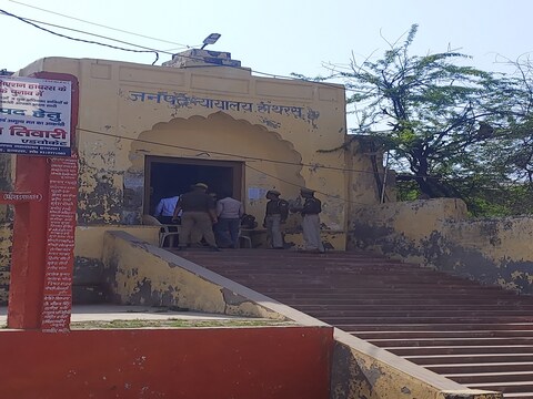 UP के हाथरस केस में एक आरोपी दोषी करार दिया गया है जिसे सजा सुनाई गई है