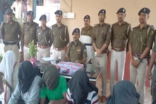 सेठ के पास मोटी रकम देख ड्राइवर ने बीच रास्ते में लुटवाया, पुलिस ने दबोचा