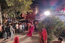 अनूठी होली: दिन में उड़ता है अबीर गुलाल और रात में महिलाएं पुरुषों पर बरसाती हैं लठ