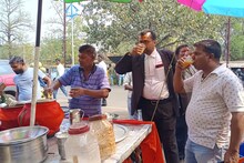 धनबाद: गर्मी ही मिलती है बेल के शरबत की मांग, फेमस है कचहरी रोड की यह दुकान