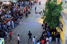Ajab-Gajab! राजस्थान में ​यहां खेला जाता स्पेन जैसा 'ला टोमाटीना' खेल, देखें 'टमाटर मार' होली का VIDEO