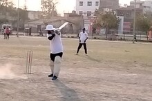Sports News: हौसले के आगे विकलांगता पड़ी कमजोर, दिव्यांग लगा रहे चौके-छक्के, दर्शक हैरान