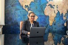 विदेश में JOB चाहिए? हजारों महिलाओं को नौकरी दिला चुकीं जिज्ञा जोशी, आप भी कर सकते हैं कॉंटैक्ट