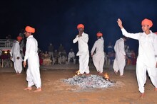 Fire Dance: दहकते अंगारों पर डांस, राजस्थान में 550 साल पहले हुई थी शुरुआत
