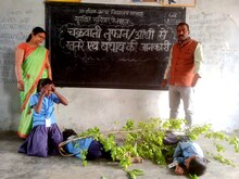 वायरल टीचर के क्लास का सबको होता है इंतजार, खेल-खेल में समझा देते हैं सब्जेक्ट