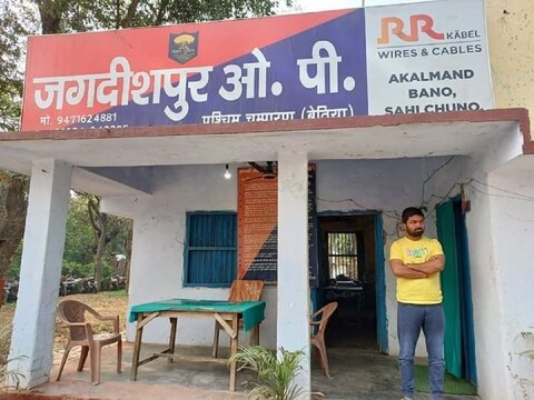 पुलिस के समक्ष सरेंडर करने के बाद मनीष कश्यप को पटना लाया गया है