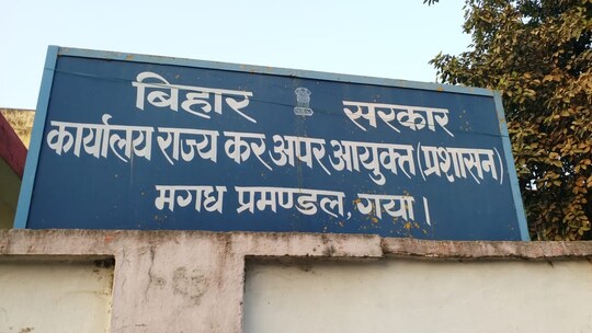 कुछ करदाता बिक्री सही सही नहीं प्रदर्शित कर रहे हैं