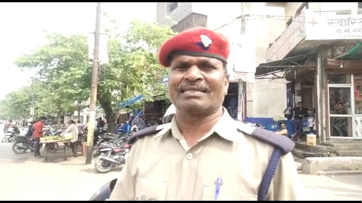 Barabanki News: मेडिकल कराने गई थी पुलिस, बाइक से कूदकर भागा अभियुक्त फिर…