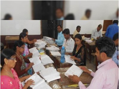 परीक्षा केंद्र दूर होने से परिजनों के साथ परीक्षा केंद्र पहुंचेंगे परीक्षार्थी
