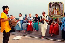 Aastha : विदेशी श्रद्धालुओं के आस्था का केंद्र बना पूंछरी का नरसिंह मंदिर ,1000 साल पुराना है इतिहास