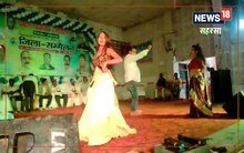 Saharsa News : सरकार का विरोध करने पहुंचे थे डॉक्टर, लगाने लगे बार बालाओं के साथ ठुमके, देखिए वीडियो