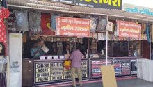बेटी के लिए सिर्फ 3 किताबें चाहिए थीं, दुकानदार ने थमा दिया 4289 रुपये का पूरा सेट, अब कोर्ट में होगा फैसला!