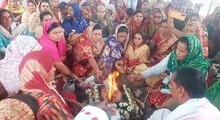 Rajgarh News : सरकार की सद्बुद्धि के लिए आंगनबाड़ी सहायिकाओं ने किया यज्ञ , हनुमान जी को सौंपा ज्ञापन