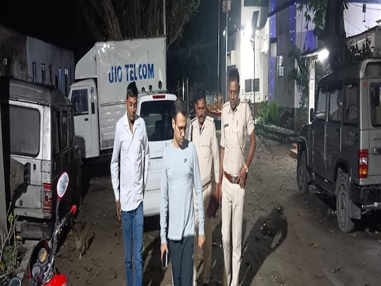 सिविल ड्रेस में थाने का निरीक्षण के लिये पहुंचे गोपालगंज के एसपी