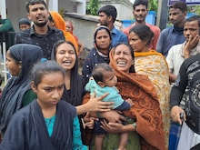 मुंगेर सदर अस्पताल में बड़ी लापरवाही, PM के लिये रखे शव को आवारा कुतों ने नोचा