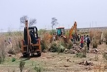 उमेश पाल मर्डर केस: अतीक अहमद के रिश्तेदारों के खिलाफ एक्शन, 300 करोड़ की अहमद सिटी में गरजा बुलडोजर