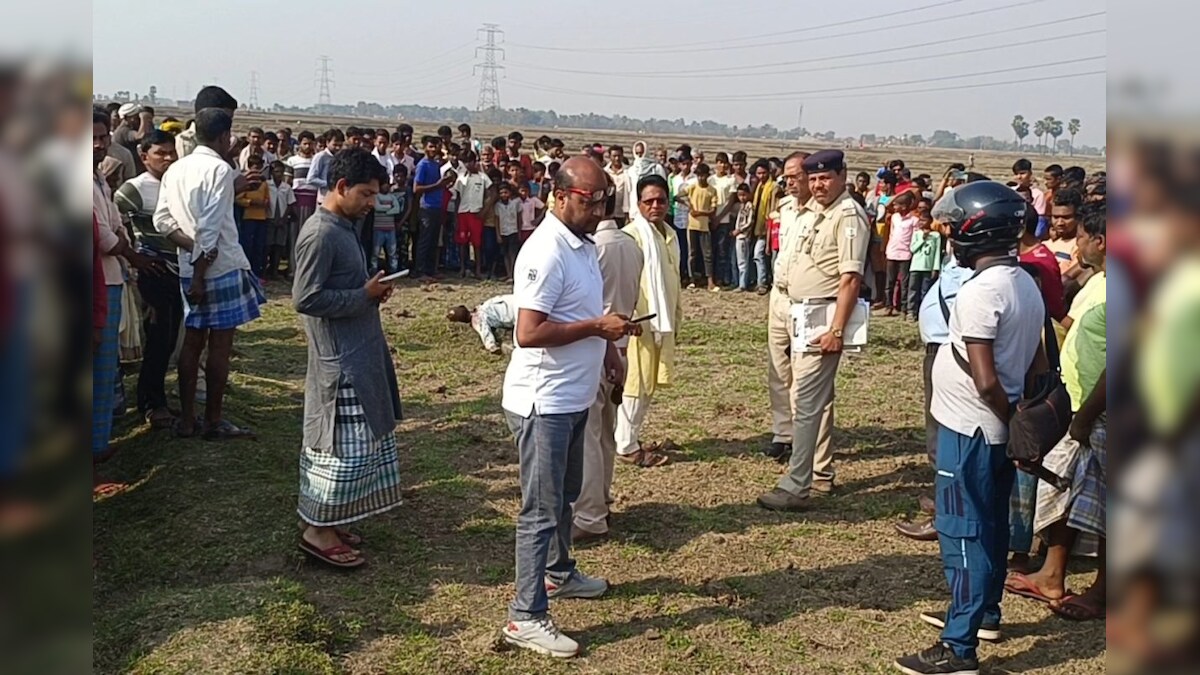 Crime News : खेत में अज्ञात का शव मिलने से सनसनी नहीं हुई शिनाख्त घटनास्थल से कुल्हाड़ी बरामद