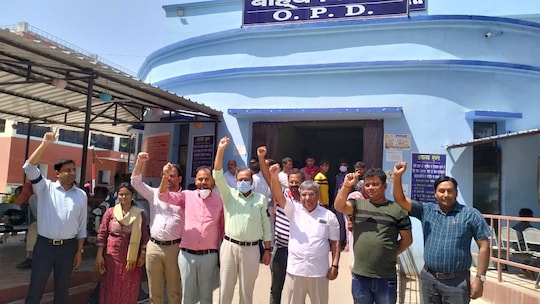 राइट टू हेल्थ बिल का चिकित्सकों ने काली पट्टी लगाकर जताया विरोध 