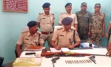 Munger News : पुलिस ने राइफल, देसी कट्टा और कारतूस बरामद, दबिश से पहले ही आरोपी हो गया फरार