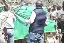 Ambikapur: दो युवकों की जान लेने वाला आदमखोर बाघ पिंजरे में कैद, कुमकी हाथी ने पाया काबू