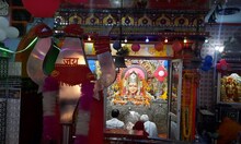 Chitra Navratri 2023 : इस मंदिर में महिलाओं को प्रसाद की जगह भेंट की जाती हैं चूड़ियां, जानिए मान्यता