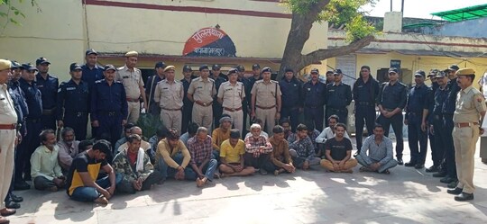 पुलिस की गिरफ्त में आरोपी