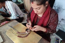 Bikaner News :  इन महिलाओं के हाथों की कारीगरी देख हो जाएंगे दंग, सोने पर करती हैं गजब की नक्काशी