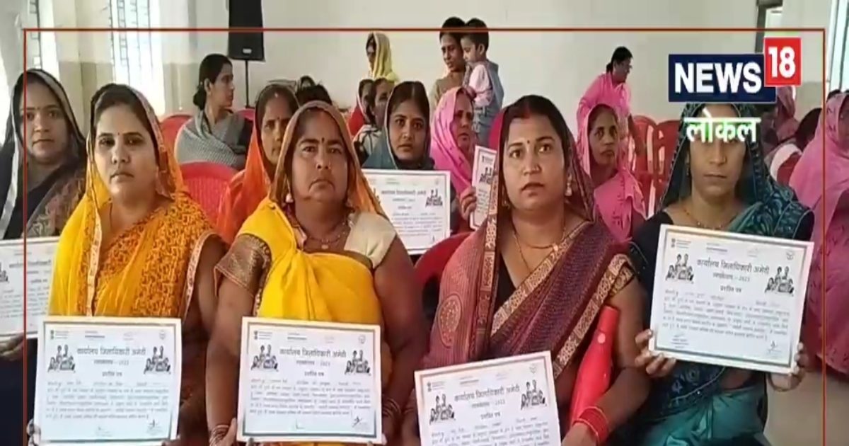 Amethi News नगर पालिका प्रशासन ने आयोजित किया नौ देवी सम्मान समारोह महिलाएं बोली सौभाग्यशाली 