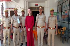 नेपाल भाग रहा अमेरिकी नागरिक गिरफ्तार, 4 साल से भारत में कर रहा था सत्संग