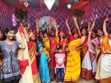 बोकारो में सिंदूर खेला के साथ मां दुर्गा को दी गई विदाई, जानें मान्यता