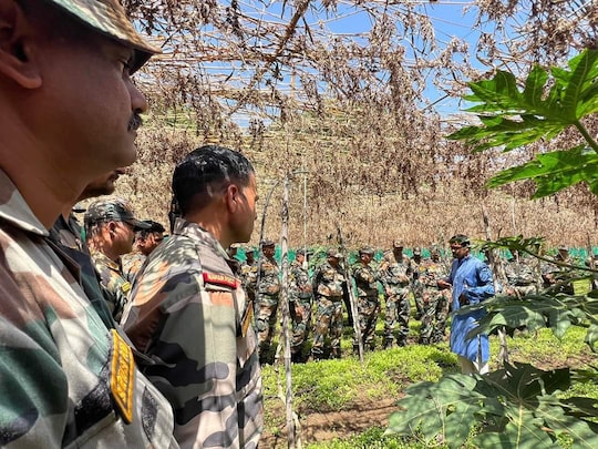 सागर में जैविक खेती के गुर सीखते सेना के जवान.