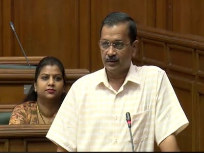 दिल्ली सीएम अरविंद केजरीवाल ने राहुल गांधी की सदस्यता खत्म किए जाने को हैरानी वाला कदम बताया. (Photo Twitter)