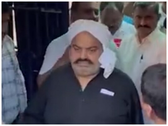 अतीक अहमद को सोमवार को प्रयागराज लाया गया है. 