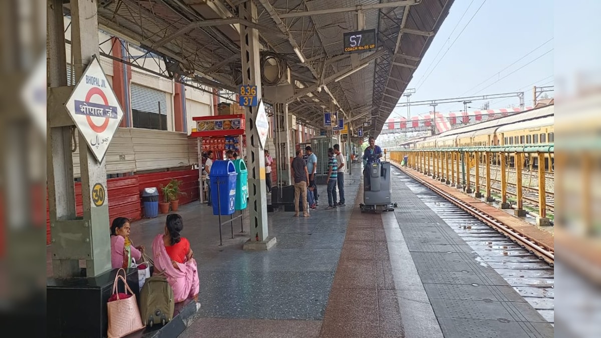 लाखों रेल यात्रियों का सवाल! देर रात ट्रेन से उतरे और सुबह तक स्टेशन पर रुके, तो प्लेटफॉर्म टिकट खरीदना जरूरी? ये रहा जवाब