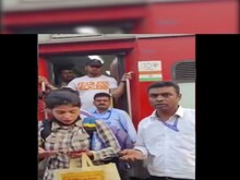 VIDEO- नशे में धुत टिकट चेकर ने महिला यात्री से की बदसलूकी, हुआ सस्पेंड