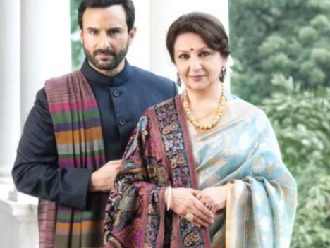 बॉलीवुड सुपरस्टार शुमार सैफ अली खान (Saif Ali Khan) 70 के दशक की खूबसूरत एक्ट्रेस शर्मिला टैगोर (Sharmila Tagore) के बेटे हैं. सैफ का जन्म 16 अगस्त सन 1970 में हुआ था. सैफ ने बॉलीवुड में फिल्म 'परंपरा' से 1993 में डेब्यू किया था. सैफ अपनी डेब्यू फिल्म से दर्शकों पर छा गए थे. मां की तरह सैफ भी अपने स्टारडम को बनाए रखने में कामयाब रहे. सैफ 30 सालों से फिल्म इंडस्ट्री पर राज कर रहे हैं. आज भी दर्शक उनकी फिल्मों का बेताबी से इंतजार करते हैं. सैफ कई सम्मानों से नवाज़ा जा चुका है जिसमें राष्ट्रीय फिल्म पुरस्कार और 6 बार फिल्मफेयर सम्मान अहम है. उन्हें भारत सरकार की ओर से पद्मश्री अवार्ड भी मिल चुका है . मीडिया रिपोर्ट्स की 52 साल के हो चुके सैफ एक फिल्म के लिए 6 करोड़ वसूलते हैं.