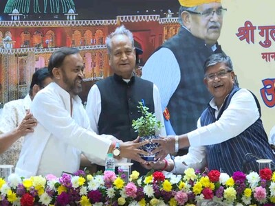 राजस्थान विधानसभा में आयोजित सेमिनार में असम के राज्यपाल गुलाबचंद कटारिया का अभिनंदन किया गया.