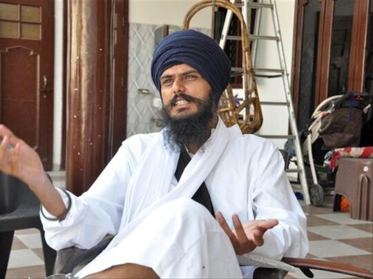 खालिस्तान समर्थक और कट्टरपंथी नेता अमृतपाल सिंह पंजाब पुलिस के लिए सिरदर्द बन गया है. (File Photo)