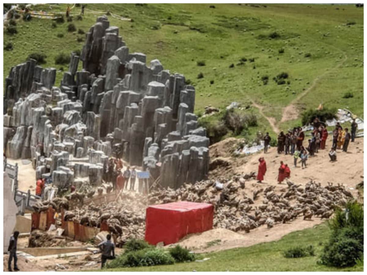 Buddhist Monk Cremation, Lord Buddha, Last Rites, Cremation Process, Jain Muni Cremation, Hindu Cremation Process, Muslim Funeral Process, Sikh Cremation Process, Third Gender Cremation Process, Christian Funeral Process, Buddists cut dead body into pieces