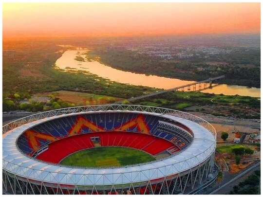 नरेंद्र मोदी स्टेडियम में हो रही है बारिश. (narendramodi_stadium_official/Instagram)
