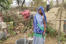 पहले भटकना पड़ता था...अब घर पर नल से आ रहा जल, ग्रामीणों को राहत