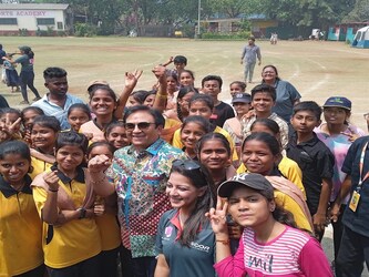  प्रत‍ियोग‍िता में बीएमसी के 36 स्‍कूलों की लड़क‍ियों ने भाग ल‍िया. इन सभी ने HarBaarMukkaMaar थीम पर अपने 5 म‍िनट के प्रदर्शन से अपनी प्रत‍िभा और कौशल का नमूना पेश क‍िया. इस प्रत‍ियोग‍िता में अकुरली म्यूनिसिपल स्कूल कांदीवली ईस्ट विजेता बना. वहीं डीएन नगर म्यूनिसिपल स्कूल अंधेरी वेस्ट और गुंडावली म्यूनिसिपल स्कूल अंधेरी ईस्ट क्रमश फर्स्‍ट और सेकेंड रनर अप रहे. (News18Hindi)