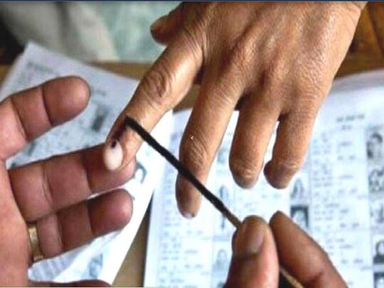 उत्‍तर प्रदेश में नगरीय निकाय चुनाव को लेकर गुरुवार को आरक्षण लिस्ट जारी कर दी गई. (फोटो- News 18) 