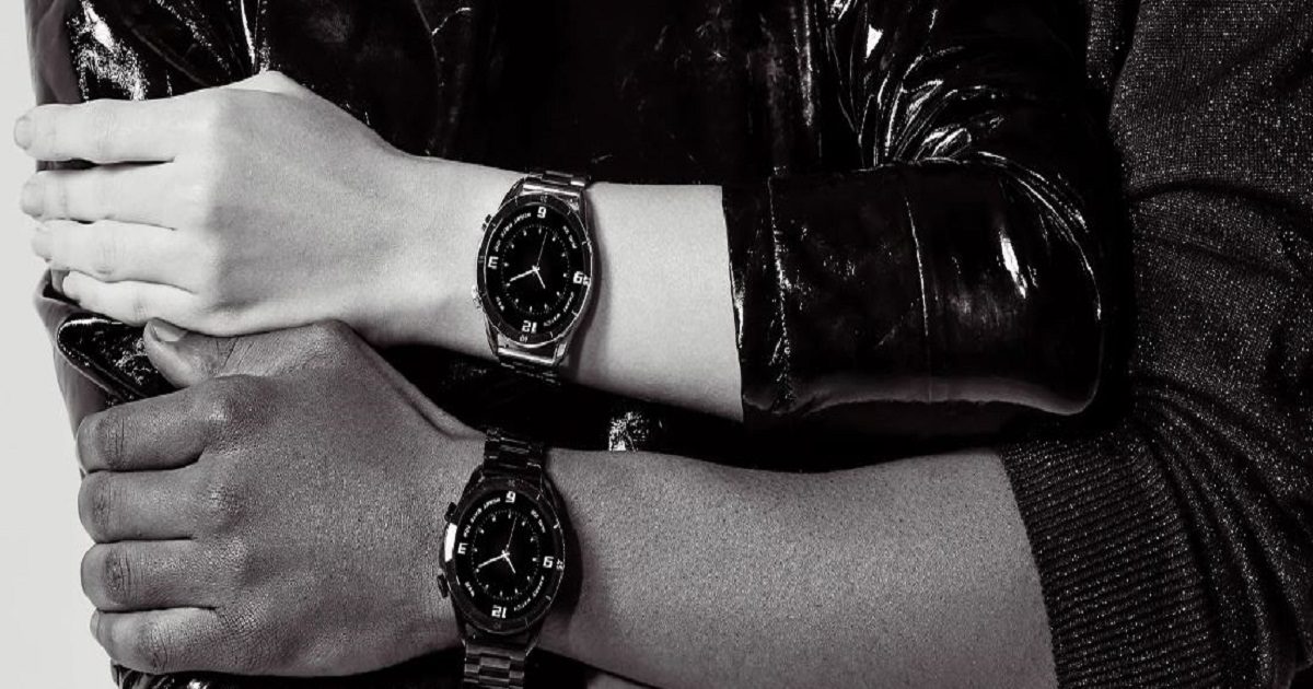 This is a luxury feel smartwatch, along with the look, the features are also tremendous, the price is less than 4 thousand