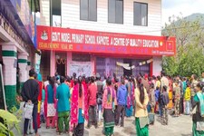 उत्तराखंड के इस सरकारी स्कूल में एडमिशन के लिए मची हाय तौबा,