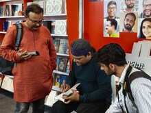 गीत चतुर्वेदी के नाम पुस्तक मेला की शाम, सर्वभाषा प्रकाशन पर जुटे दिग्गज