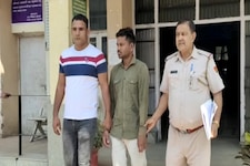 पहले छत से फेंका, फिर जमकर पीटा, हाथ पर गोदा अपना नाम, हत्यारोपी पति गिरफ्तार