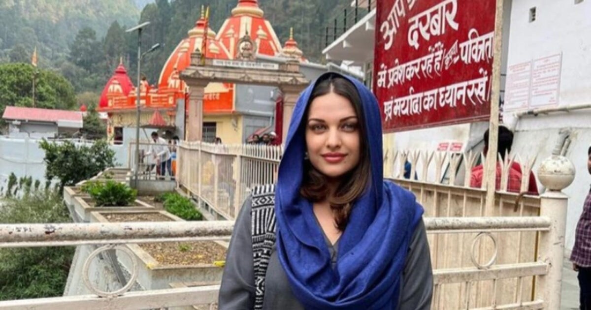 कैंची धाम पहुंची बिग बॉस फेम हिमांशी
