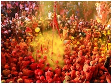 होली पर महिलाएं पुरुषों को क्‍यों पीटती हैं, ब्रज के अलावा और कहां है ये प्रथा
