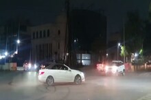 Video वायरल : भीड़ भरी सड़क पर लग्जरी कार से स्टंट! अगर आपने भी ऐसा किया तो हो जाएगा लाइसेंस रद्द